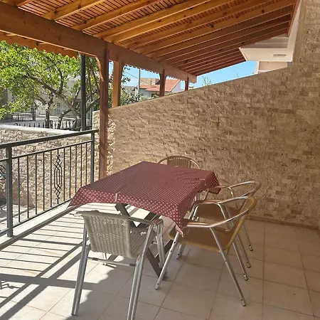 וילה Denize 200 Metre, 3+1 Bahceli גומולדור