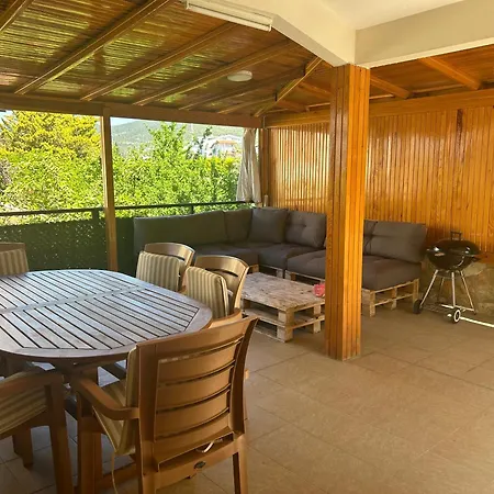 Denize 200 Metre, 3+1 Bahceli Villa Gumuldur