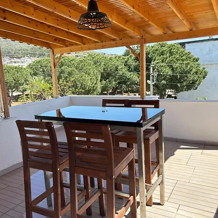 Denize 200 Metre, 3+1 Bahceli Villa *